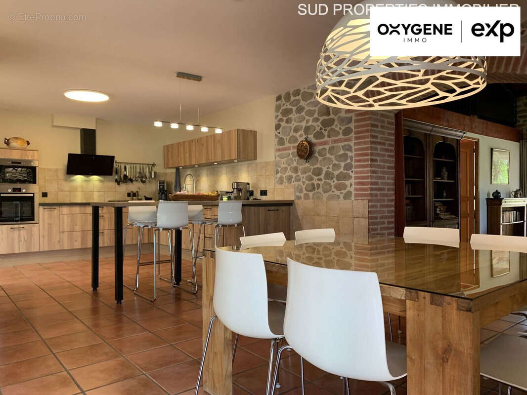 Maison 214 m² à Saint-Esteve  - photo 6