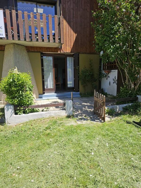 Vue de l'entrée du studio par l'extérieur  - Appartement à MONTCLAR