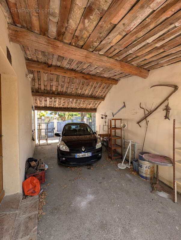 Maison de 90 m2 à Saint-Martin-de-la-Brasque avec garage et jardin - photo 5