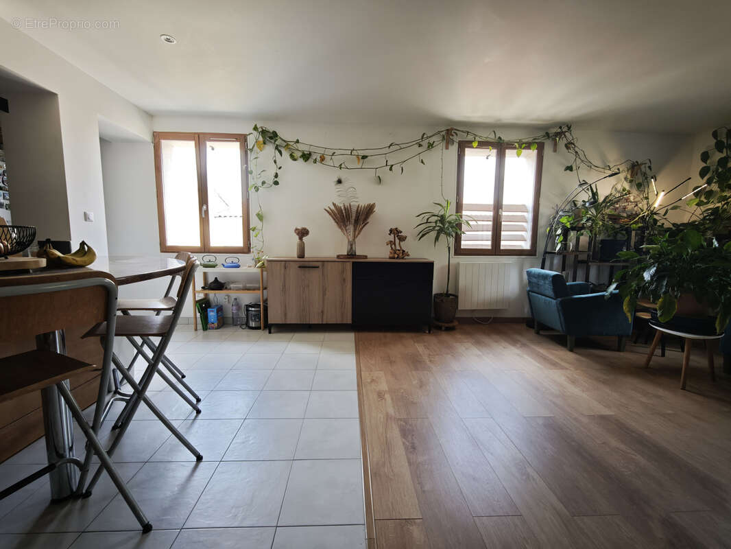 Appartement DUPLEX de 4 pièces, stationnement privée et cave - photo 5