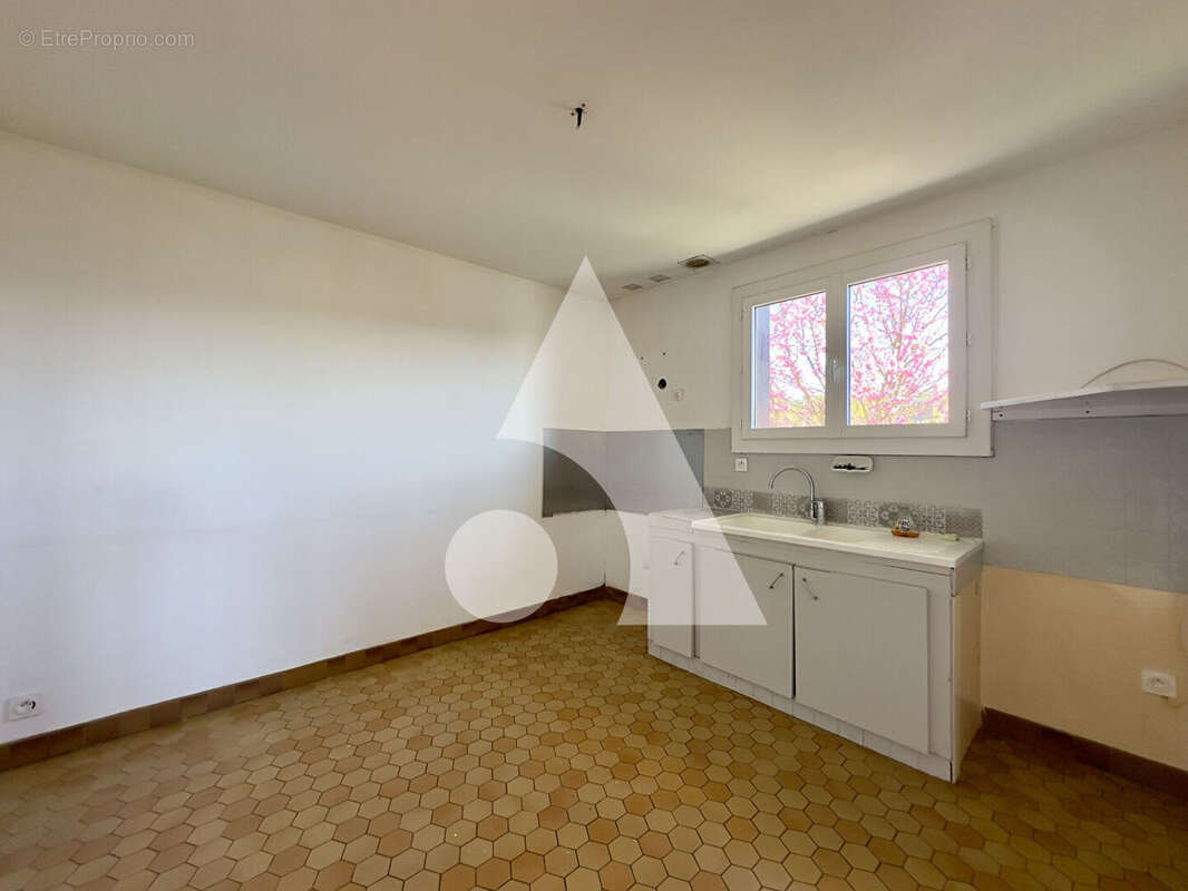 Maison à BAGNAC-SUR-CELE