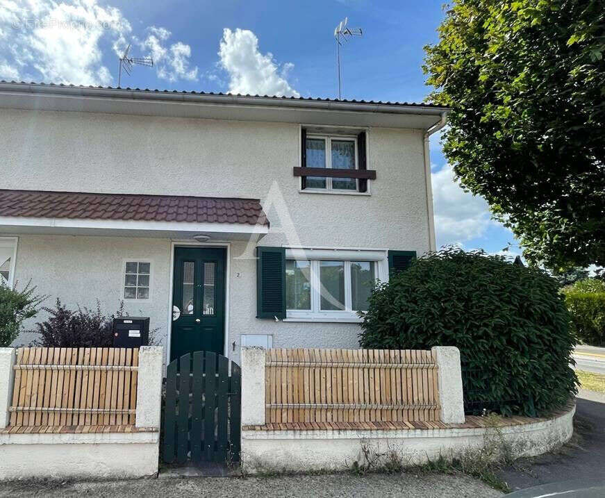 Maison à OZOIR-LA-FERRIERE