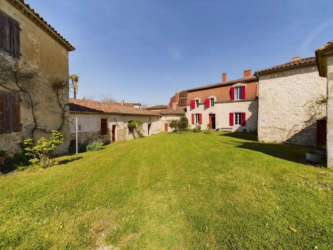 Maison à CASTELJALOUX