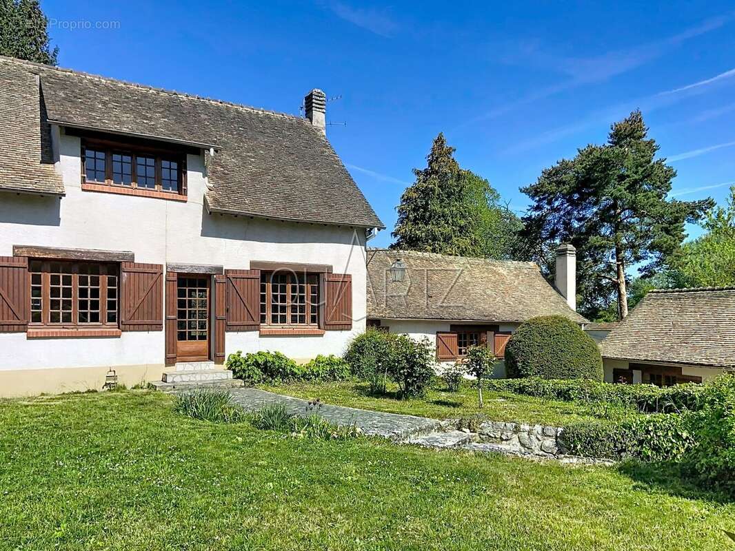 Maison à HOUDAN
