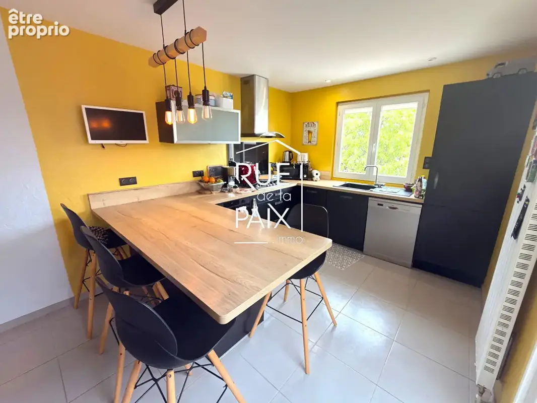 VOUILLÉ (86190), à 15 min de Poitiers ? Maison familiale de 5 pièces sur terrain clos de 974 m². - photo 2