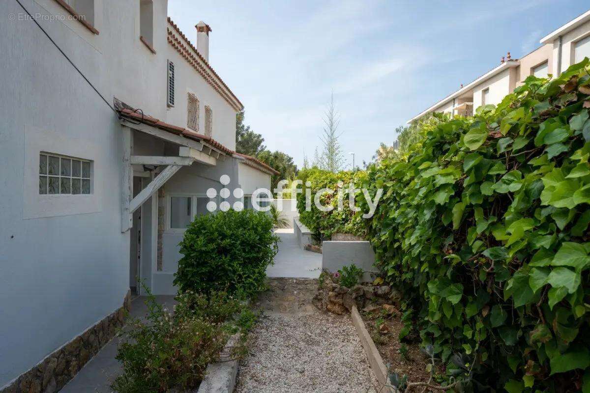 Appartement à SAINT-CYR-SUR-MER