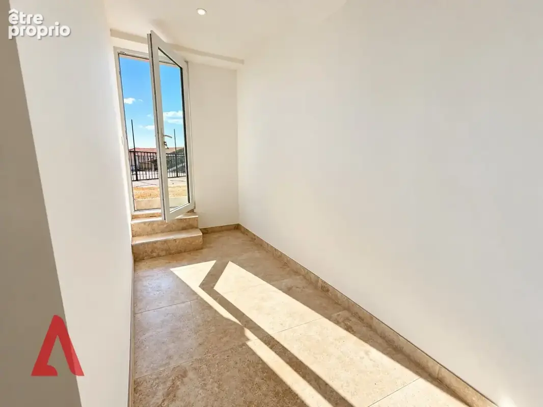 T3 appartement rénové avec 2 chambres, terrasse et garage au cur de Magalas - photo 8