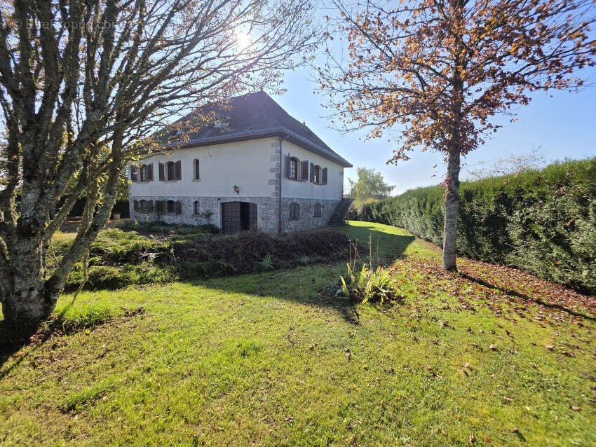 Maison à VILLOSANGES