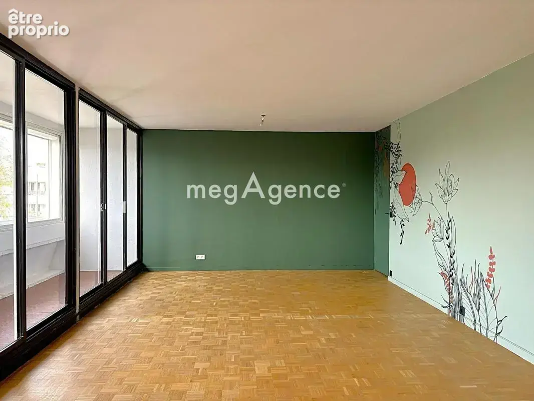 Lyon 9 – Spacieux T5 avec ascenseur privatif – Double séjour – 3 chambres – 2 loggias - photo 3