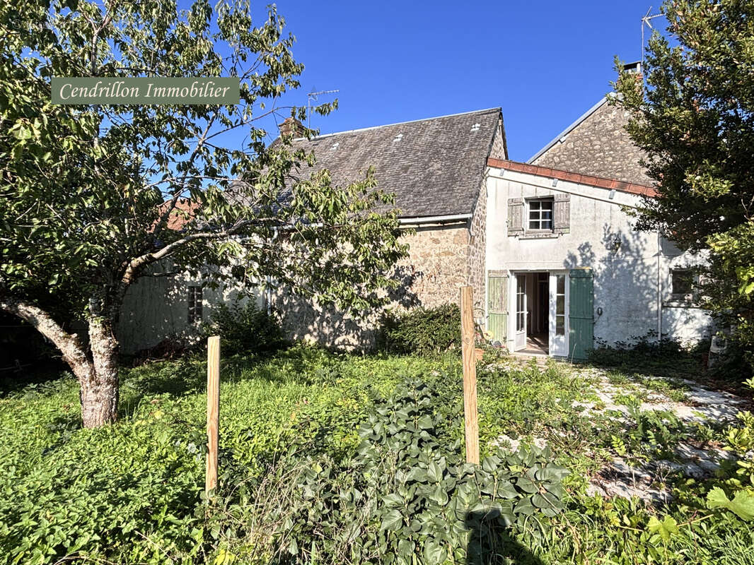 Maison en pierres, 80m2, deux chambres, grand jardin et dépendance. - photo 3