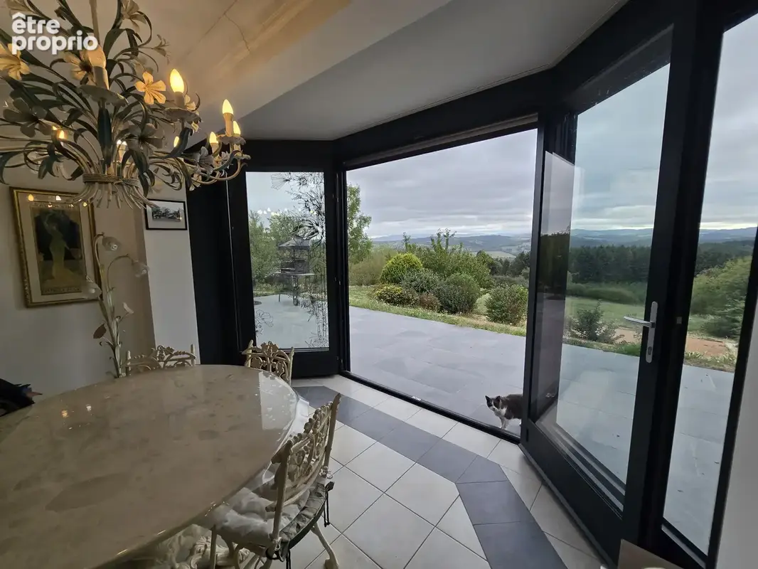 Photo Maison à Busset au prix de 315 000€