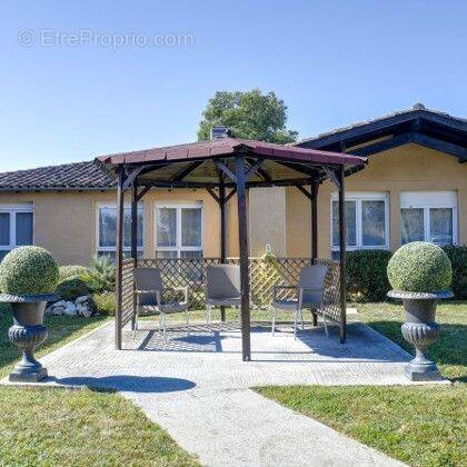 Appartement à FROUZINS