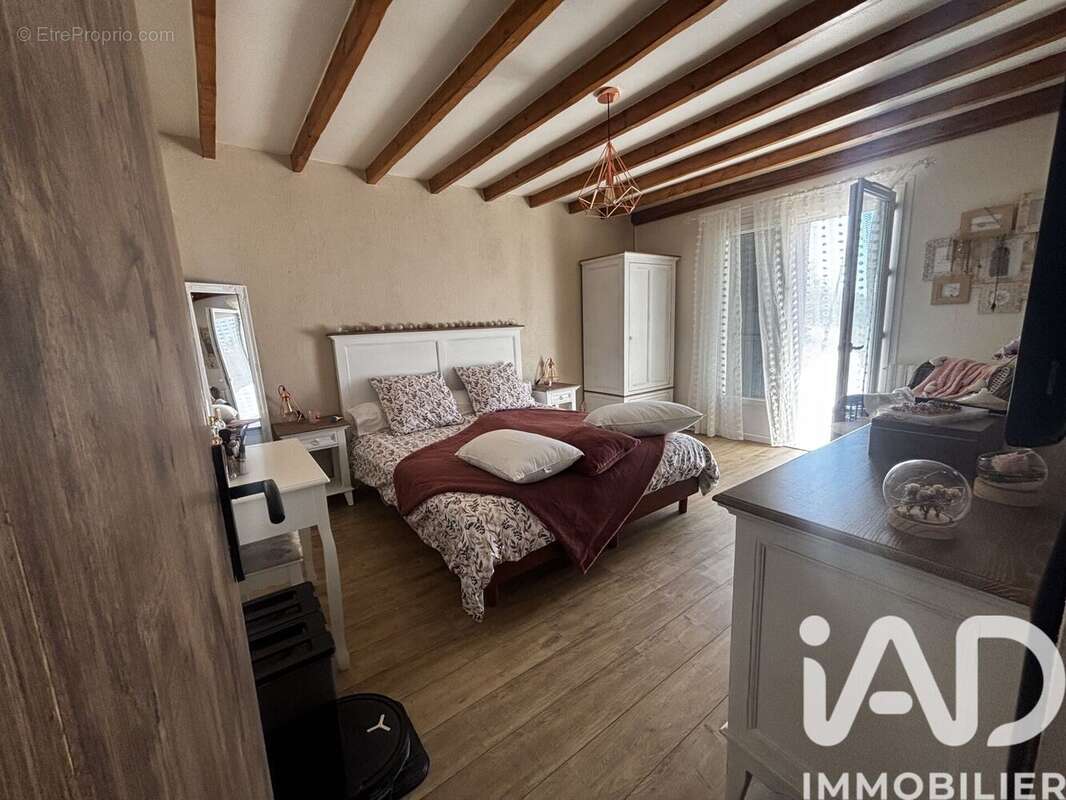 Maison 143 m² à Aramon  - photo 8