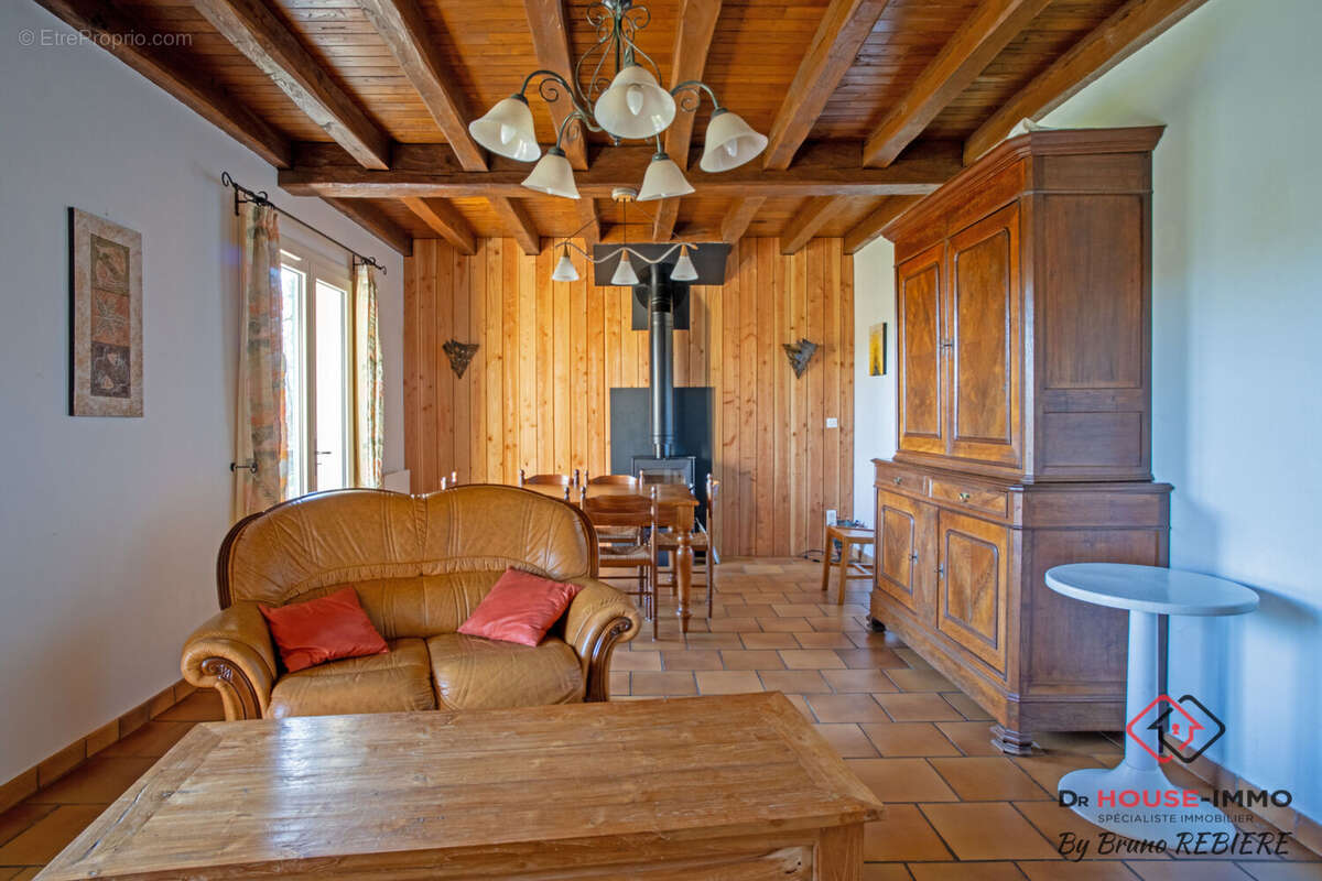 Maison à SAVIGNAC-LES-EGLISES