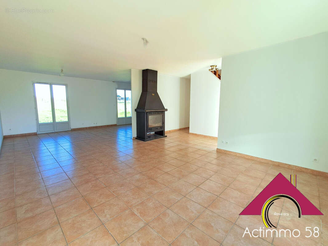 Maison à SAINT-PIERRE-LE-MOUTIER