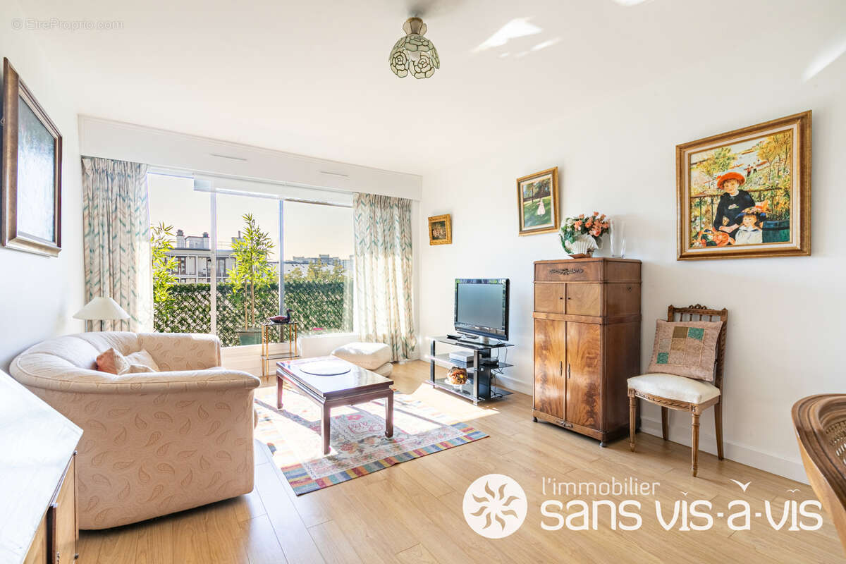 Appartement à COURBEVOIE
