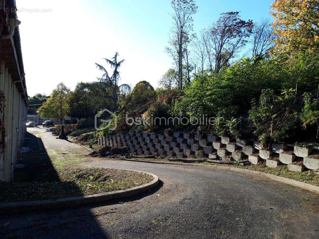 Local commercial 1800m² avec grand potentiel - photo 8