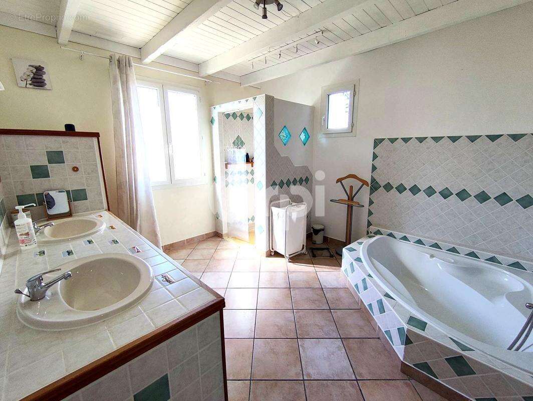 Maison à LES PLANS