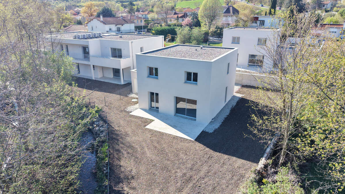 Maison à LES MARTRES-DE-VEYRE