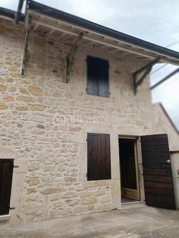 Maison à VIRIEU-LE-GRAND