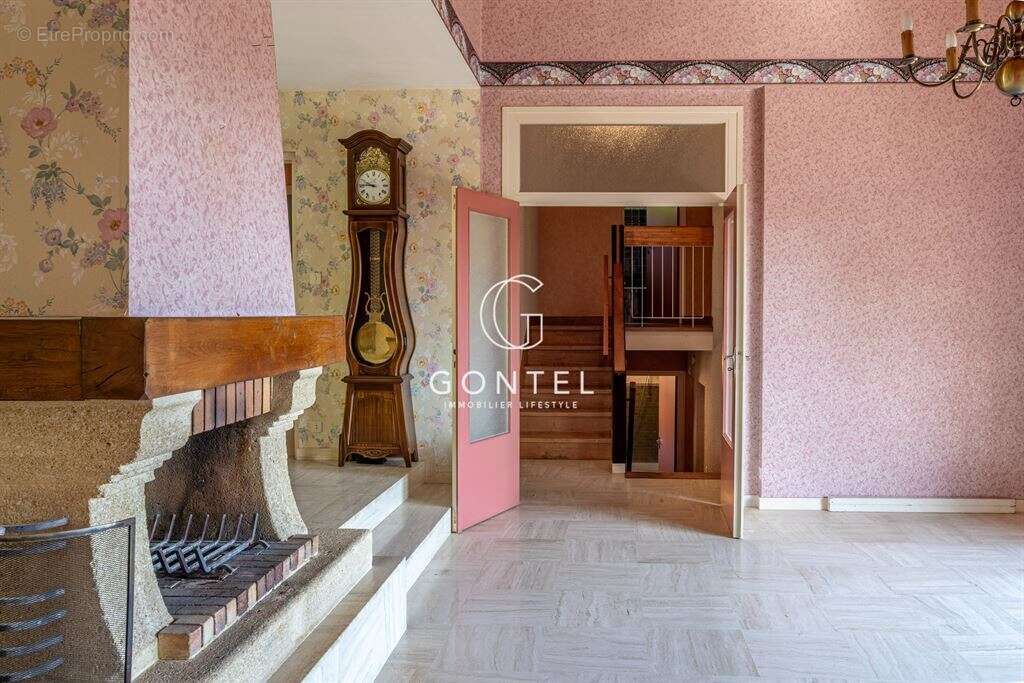 Maison familiale à rénover à Saint Didier au Mont D'or - photo 8
