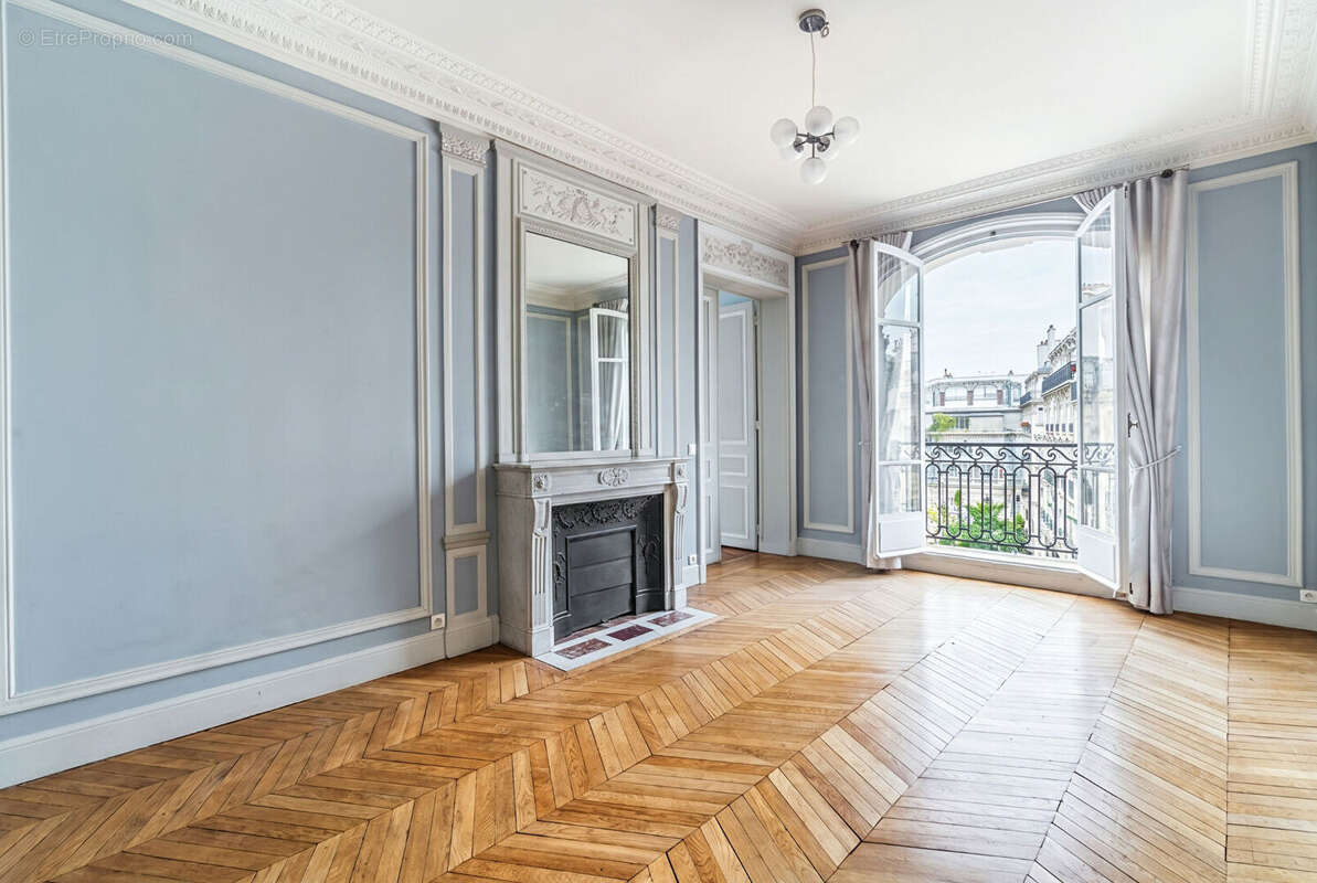 Appartement à PARIS-17E