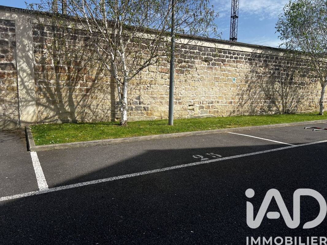 Photo 1 - Parking à PERSAN