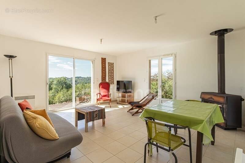 Maison à NOTRE-DAME-DE-SANILHAC