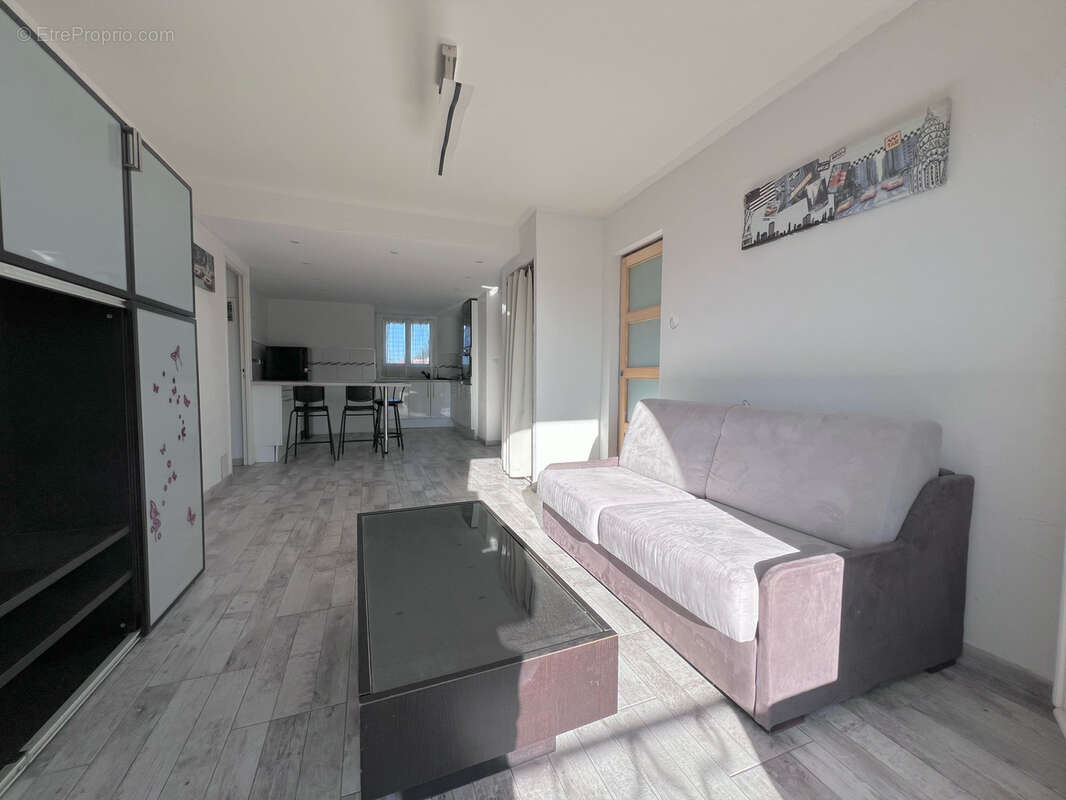 Appartement à SIX-FOURS-LES-PLAGES