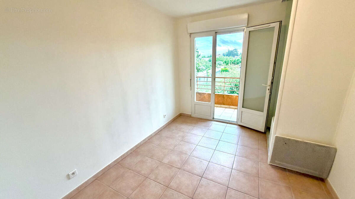 Appartement à ENTRAIGUES-SUR-LA-SORGUE