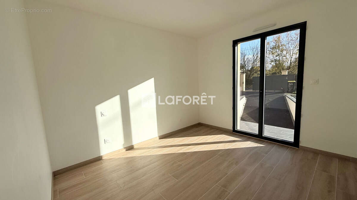 Maison moderne entièrement rénovée 4 chambres avec sous-sol et jardin PREAUX - photo 5