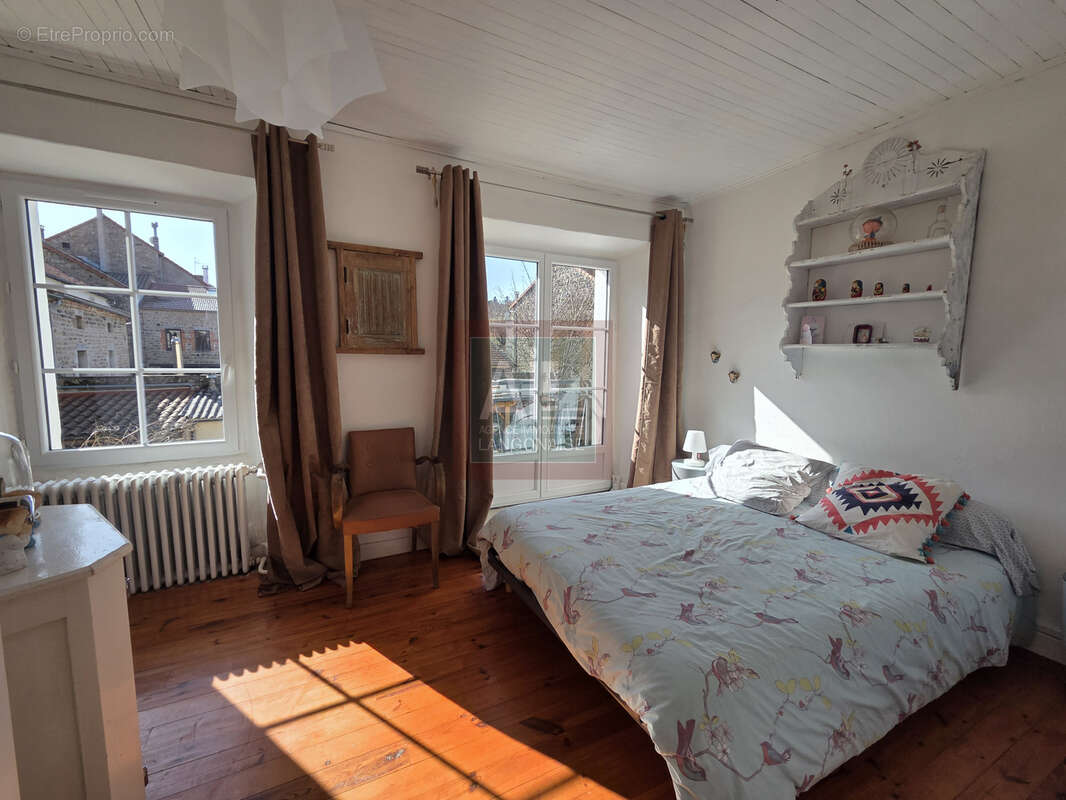 Maison à CHAMBON-LE-CHATEAU