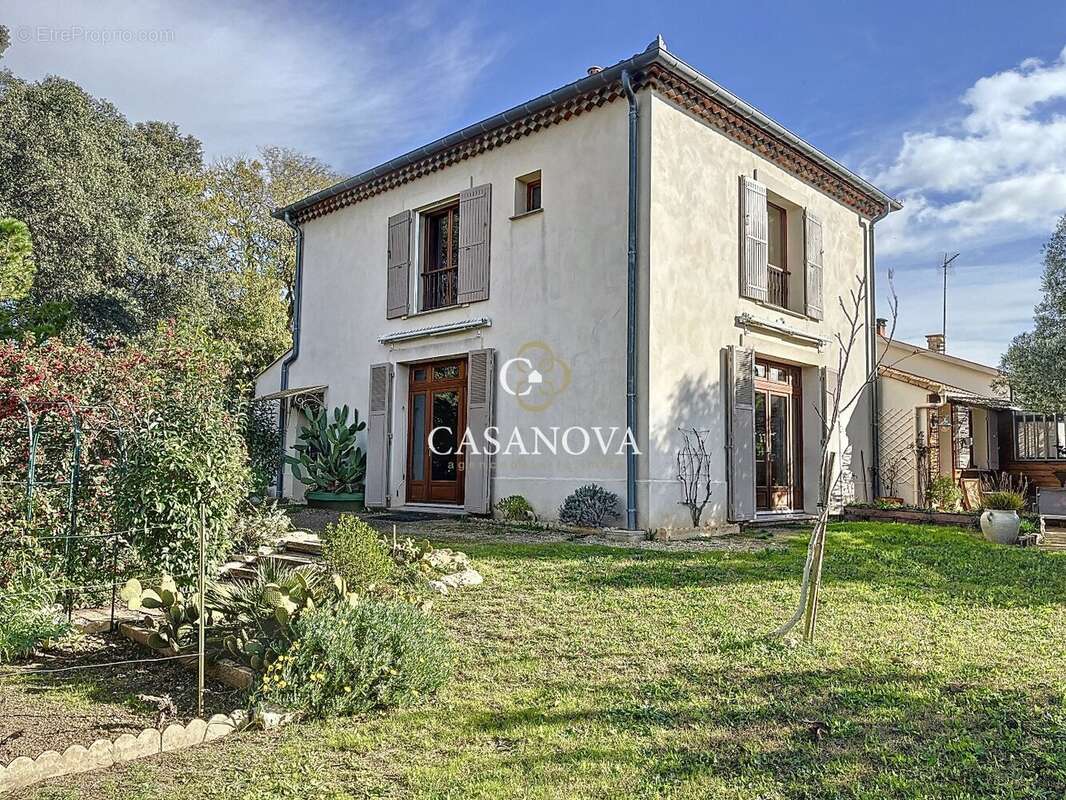 Maison de 230 m² sur joli jardin de 1700m² - photo 5