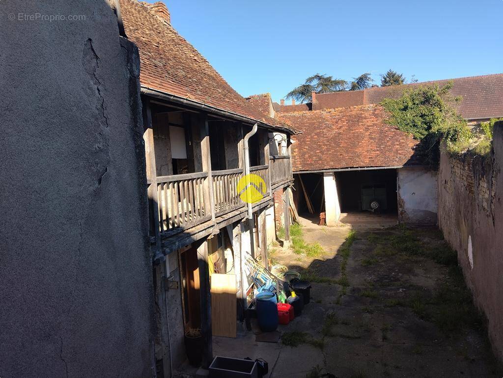 Maison à LURCY-LEVIS