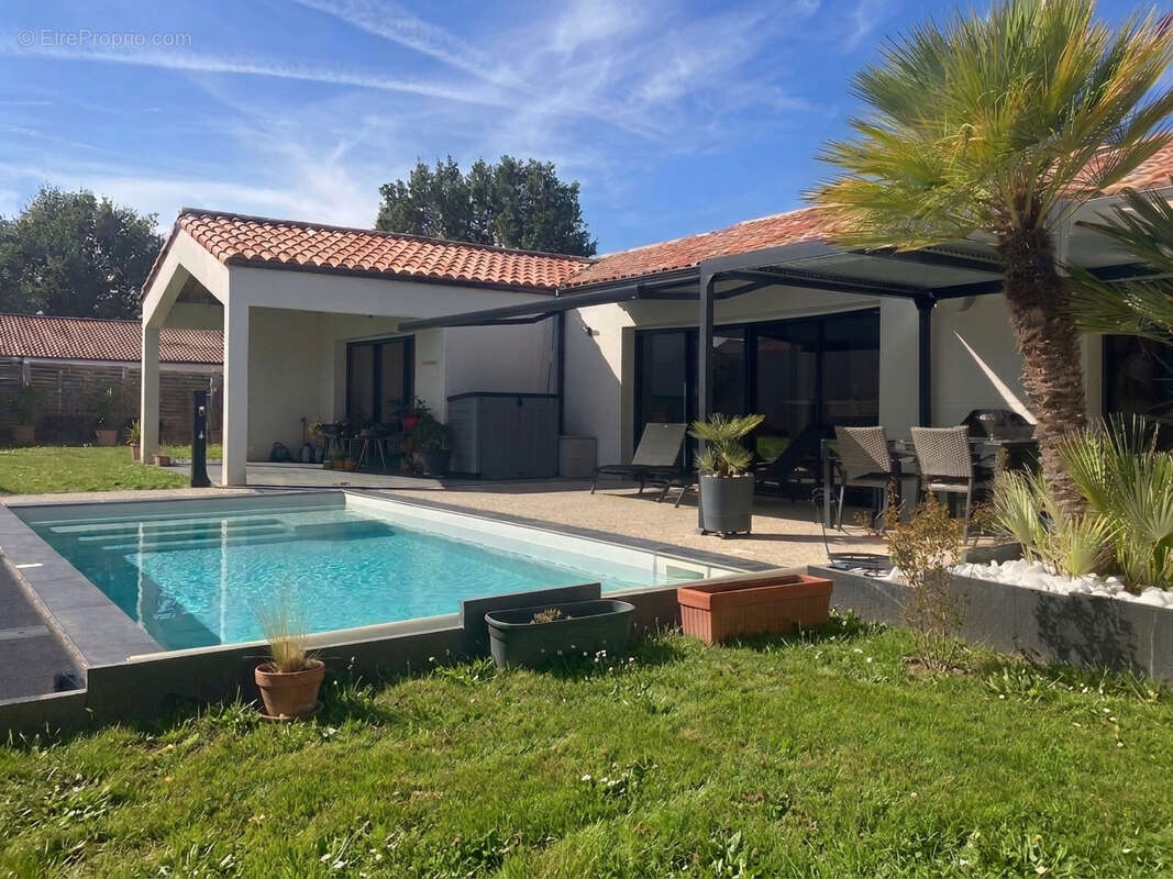 Maison Nieul Le Dolent 7 pièce(s) 140 m² - photo 11