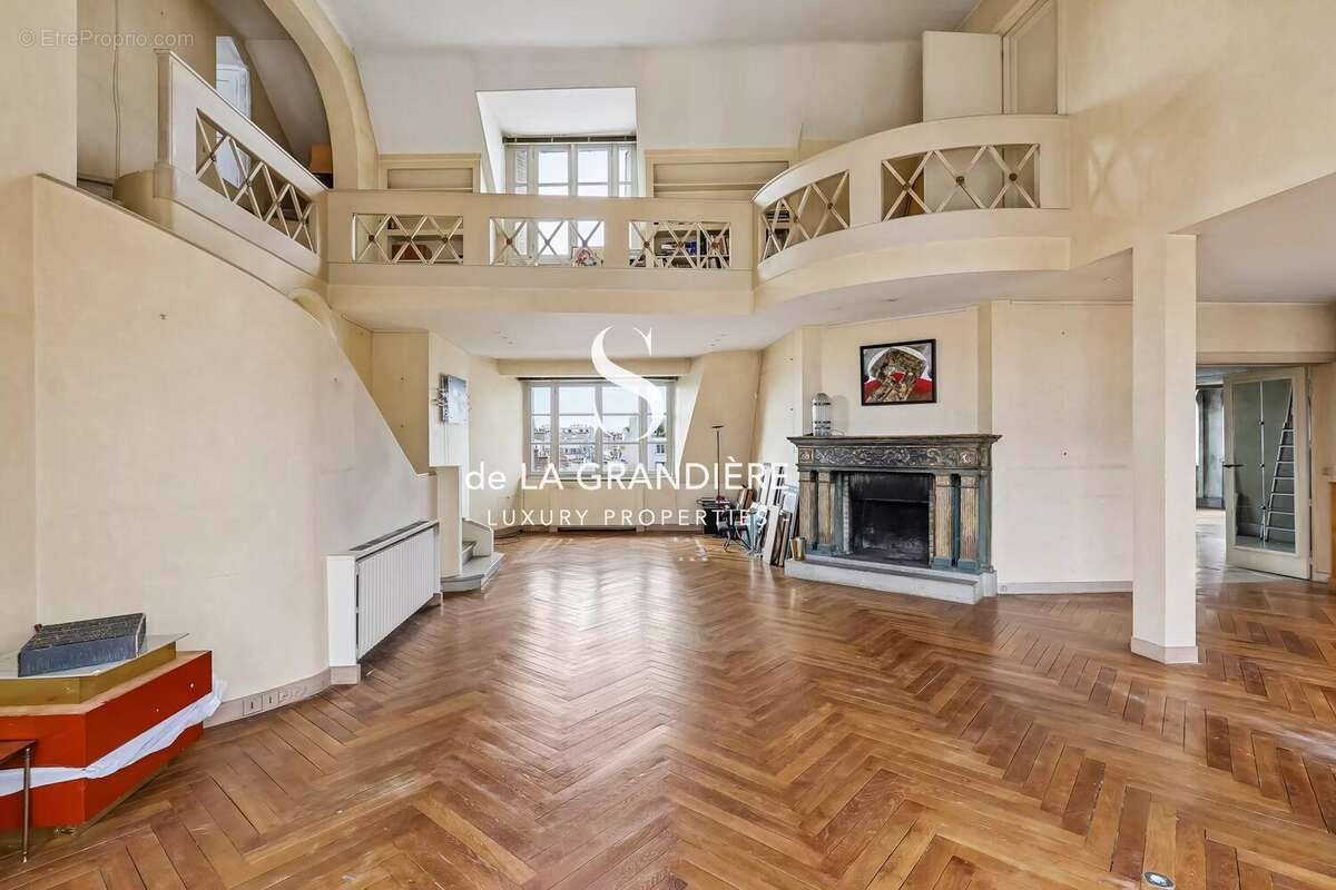 Appartement à PARIS-16E