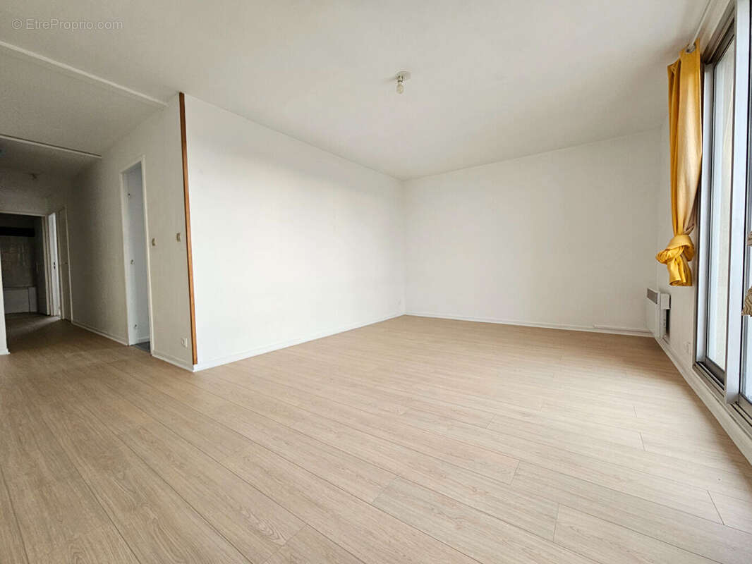 Appartement à LE MESNIL-ESNARD