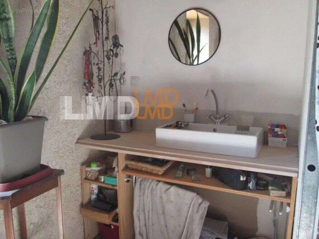 Maison  T4, jardin et dépendances - photo 5