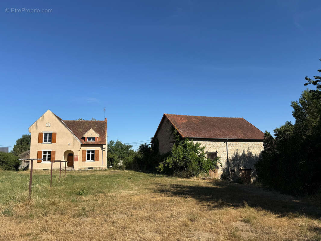 Auv 1226 : Maison typique, grange, puits, calme, vue, 3 849m2 - photo 32