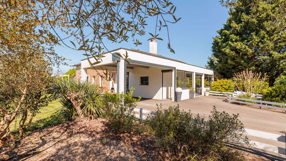Maison à LE CASTERA