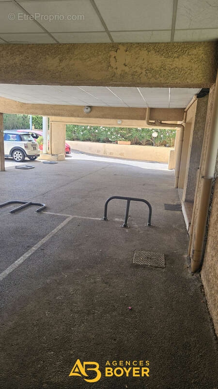 Parking couvert montée Voisin.Proche de la plage. - photo 3
