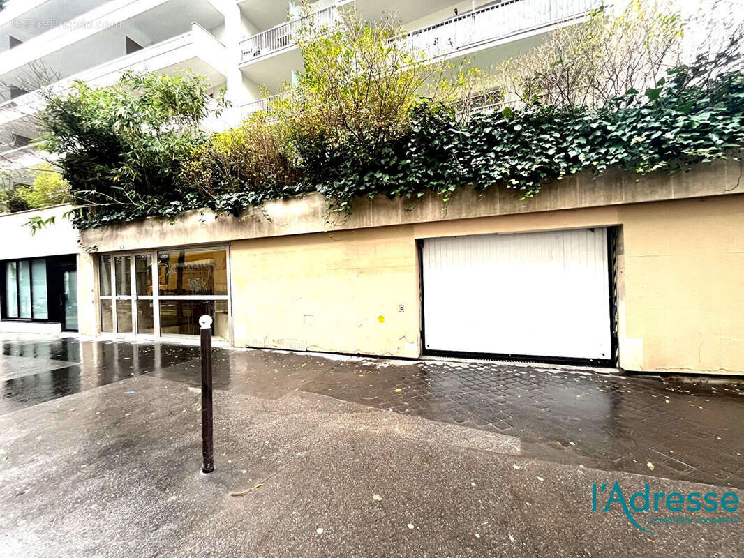 Parking à PARIS-11E