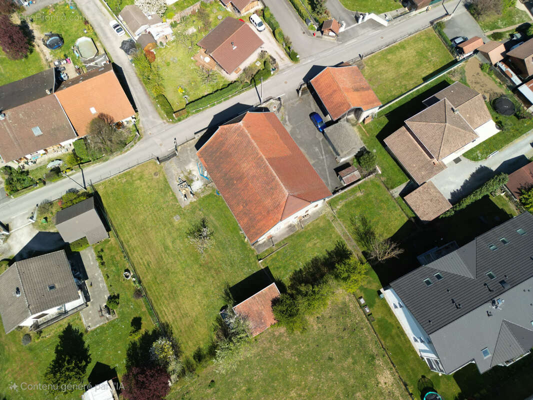 Maison à LA ROCHE-SUR-FORON
