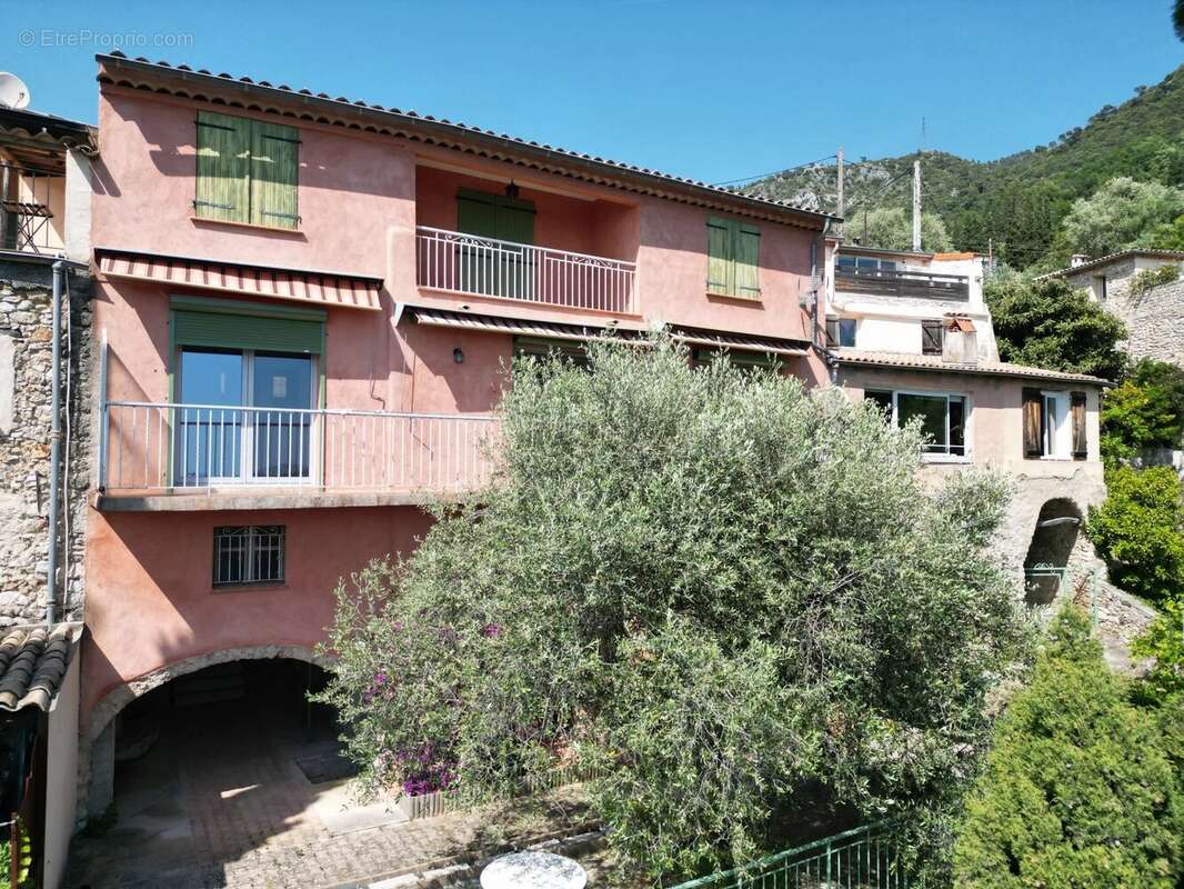 Maison à CASTAGNIERS