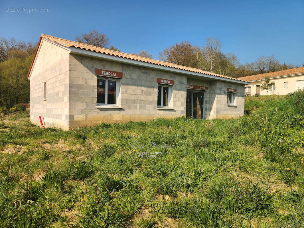 Maison à SAINT-ASTIER