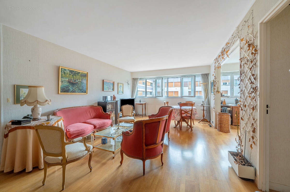 Appartement à PARIS-15E