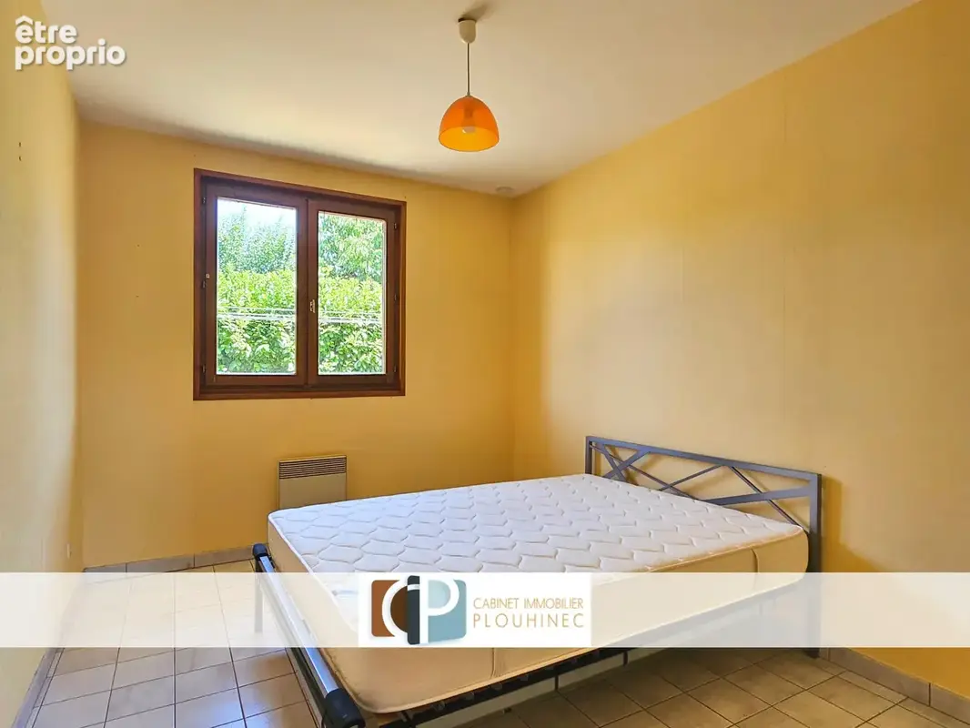 Maison de plain-pied à rénover, environnement calme à Replonges, proche Mâcon. - photo 10