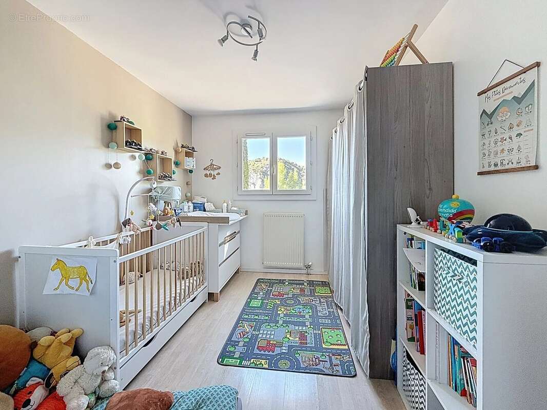 Appartement à TOURRETTE-LEVENS