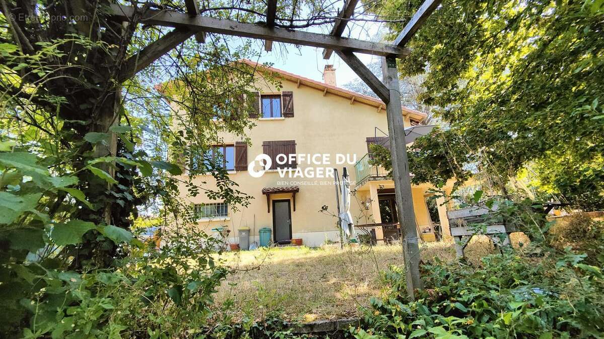 Maison - 9 pièces - 225 m² - photo 2