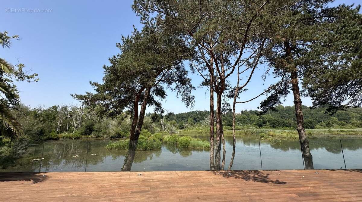 Lieu exceptionnel de 15 hectares dont 3 hectares d'etang pour cette propriete de 322 m2 - photo 5